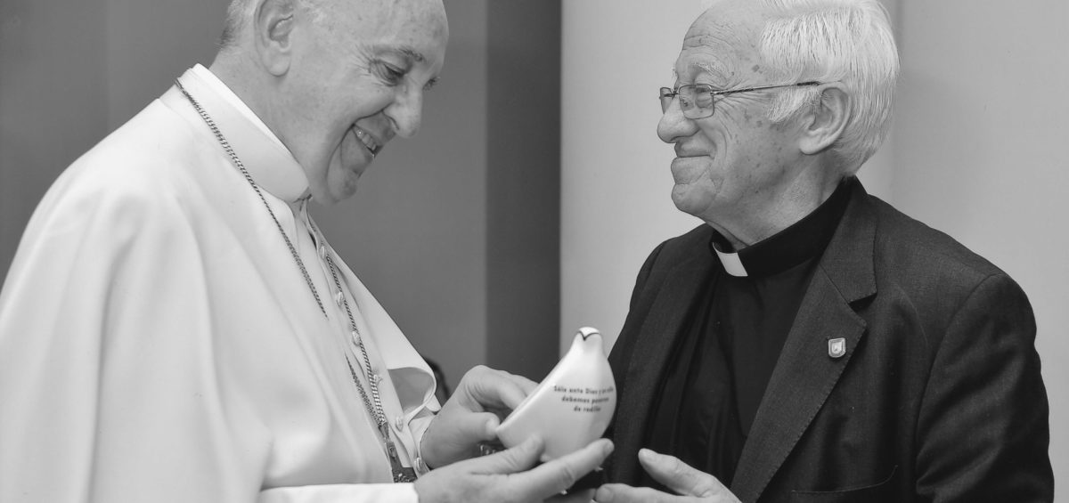El Papa Francisco, con el padre Ángel